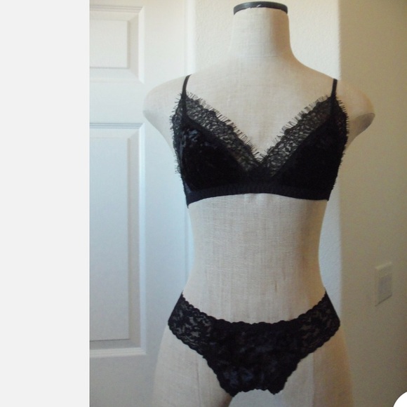 Hanky Panky Black LUXE PANNE VELVET Bralette - Picture 3 of 10